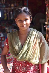 portretowyguru Dziewczyna na straganie, Indie