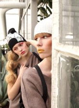 goestom Foto :Tomasz Zbyszewski
Models :Marta Caban, Magdalena Kosman 
Make-up : Wiera Wiśniewska
Hair Stylist : Wojtek Langos
Clothes&Accessories : GOES To M 