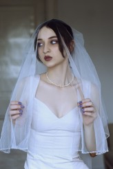 Sozidatel I retouched this beautiful bridal portrait, originally taken by the talented photographer @lia_k_photograper. The RAW file was sourced from a free photo bank for practice purposes.
I performed detailed skin retouching while preserving natural textur