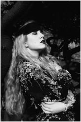 4nna3milia Hiding In The Shadows

Photo: Karyn Dickinson https://www.karyndickinson.com/
Model & style & make-up: Stormborn