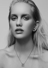 stani MAGNEA x AURUM jewellery campaign
Photographer Kári Sverriss 
Makeup&hair by Guðbjörg Huldís 
Model: Sigrún Hrefna @Eskimo Models 
Retoucher: Anna Stanek 
Assistant : Þórunn Eva