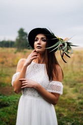 KKateWiS Sesja zdjęciowa w plenerze
Makijaż: Katarzyna Karpała Wizaż i Stylizacja
Zdjęcia: Magdalena Tarach Fotografia
Modelka: Wiktoria Gacek
Sukienka: meLove