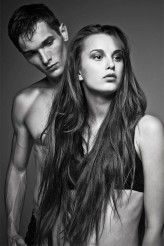 United_Artists Photographer: Szymon / IN2IT Studio
Make-up & Hair : Tobiasz Schmidt / United_Artists
Model: Michał & Joanna / AS Management