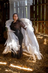 sr78 I anioł i demon, i upiór i cud,
I szczyt nad chmurami, i przepaść bez dna,
Początek i koniec - kobieta, acha!
