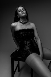 Urszulaaa                             Edytorial
mua: Anna Żądło
stylistka: Gabriela Bojczuk            