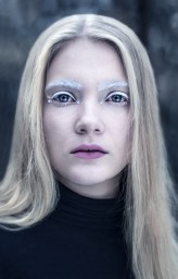 purpledoll Modelka : Alicja Macedońska 
Fotograf : Kinga Chybiorz