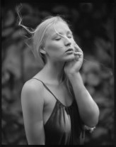 Aleksandra085                             &quot;Breathe&quot;
model: Ola Skorupska
mua: Sandra
Bursztynowe Plenery Fotograficzne IV 2016
Pentax 6x7 + 105/2.4 + Fuji Acros 100            