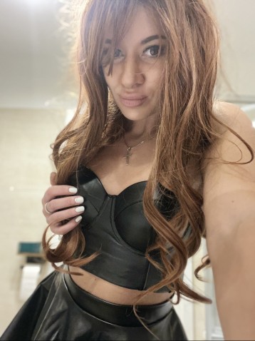 Modelka SweetHellia