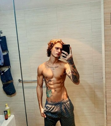 Model michallove