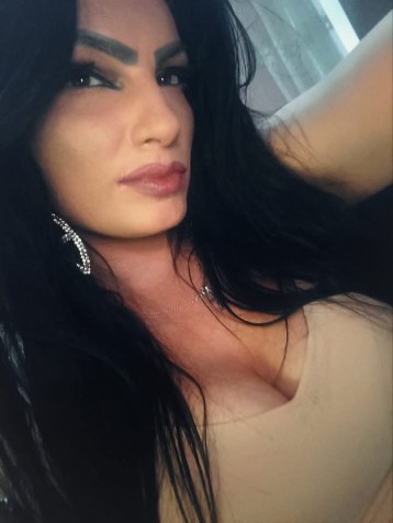 Modelka Czarnykot28_280