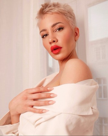 Modelka annaemiliapluta
