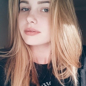 Modelka karolinaszymaszek