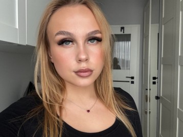 Modelka Ninakoniecznaa