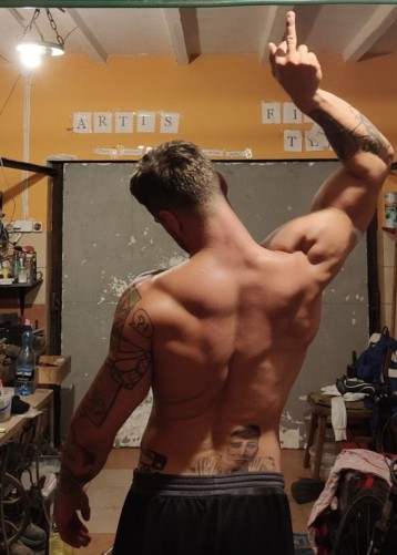 Model czlowiekktorywiedzialzamalo