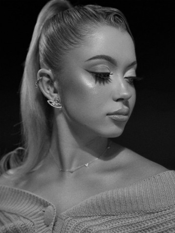 Modelka AMELIAGAJEWSKA