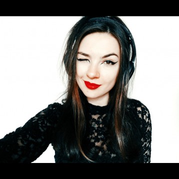 Modelka MilenaScarlet