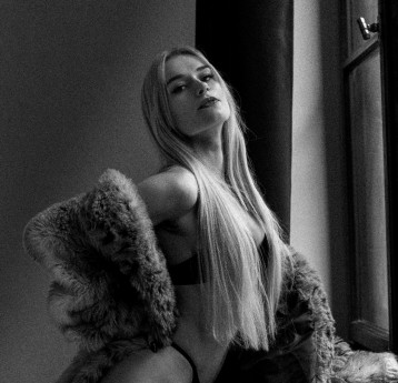 Modelka Minshv